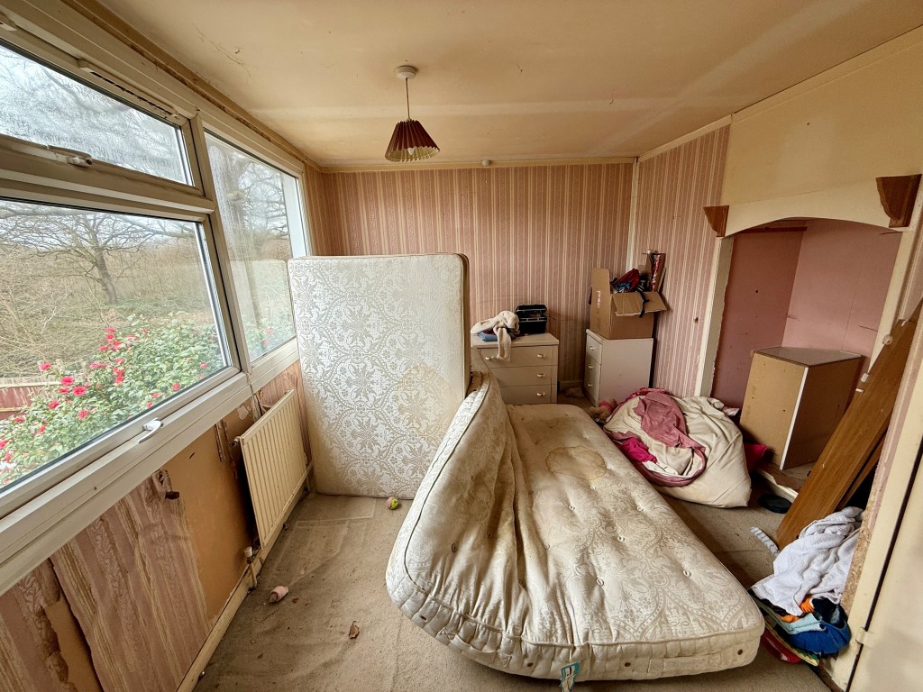 Lot: 146 - HOUSE IN NEED OF IMPROVEMENT - Bedroom two